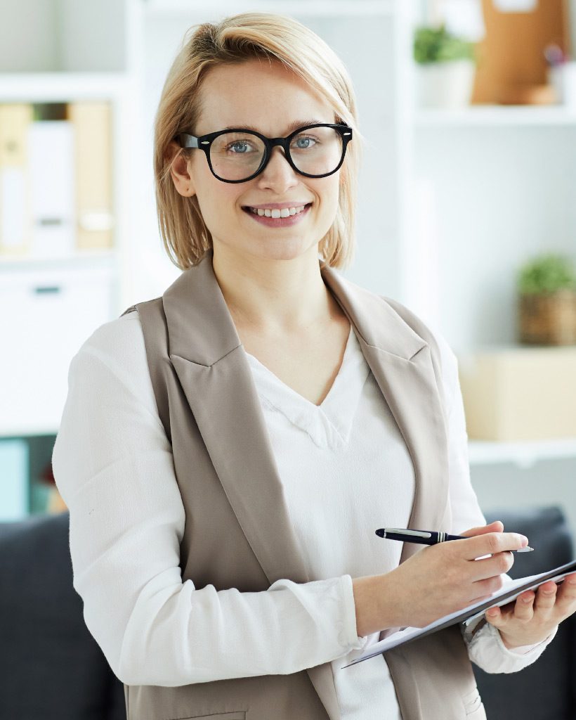 blonde-counselor-RZ2YJEB