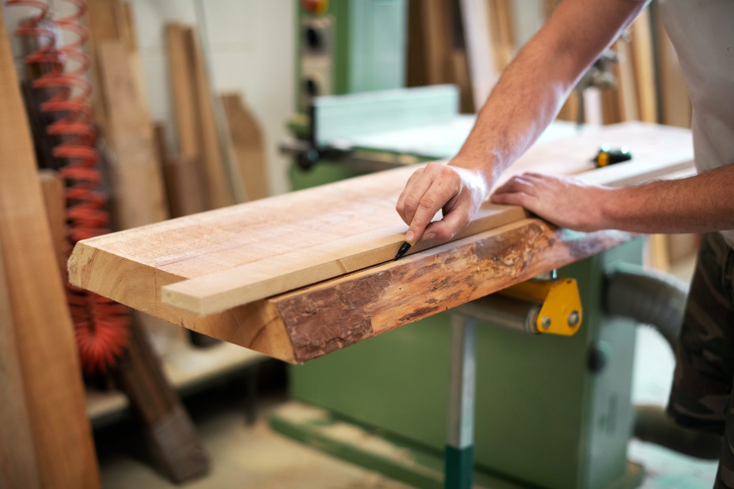3 Tips for Getting the Best Wood Without Having to Ask a Carpenter